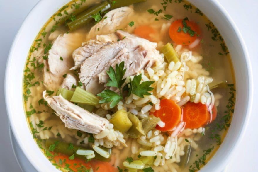 Sopa de pollo y arroz